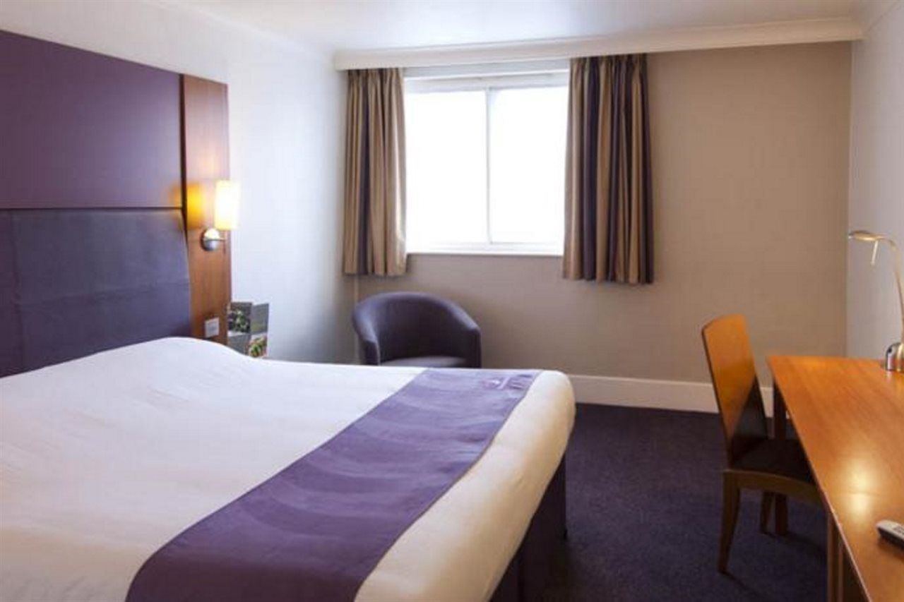 Premier Inn South Mimms/Potters Bar Экстерьер фото